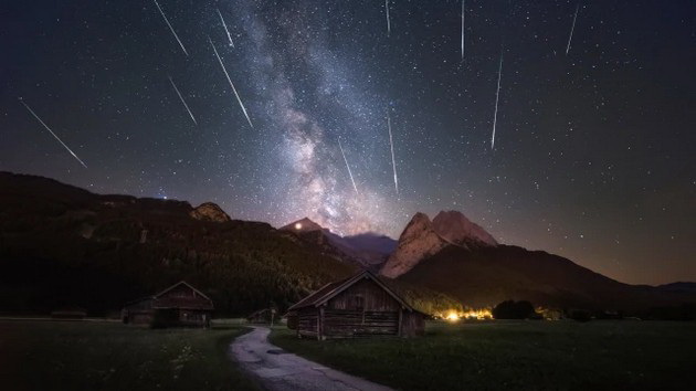 kako-da-go-nabljuduvate-meteorskiot-dozhd-perseidi-ovoj-vikend-04.jpg