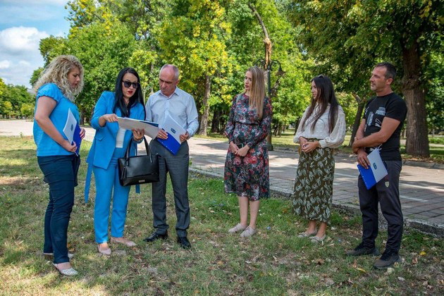 vo-gradskiot-park-vo-bitola-se-gradi-novo-detsko-katche-donacija-od-bimilk-01.jpg