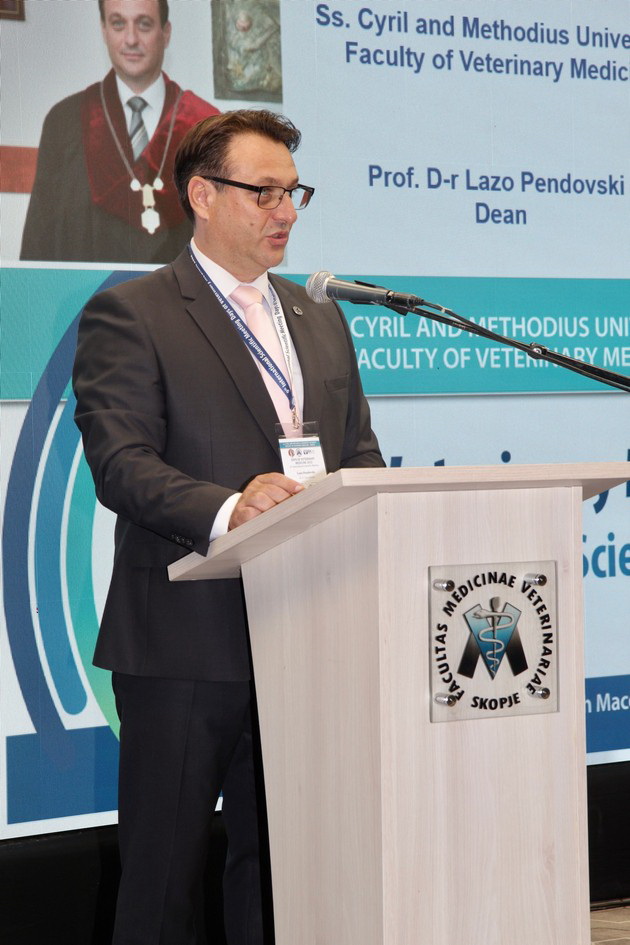 prof-d-r-pendovski-so-megjunarodniot-nauchno-struchen-sobir-denovi-na-veterinarna-medicina-2022-ja-stavame-makedonija-na-evropskata-mapa-za-veterinarstvo-02.jpg