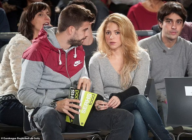 shakira-i-pike-zaedno-na-bejzbol-natprevar-na-sinot-po-intervjuto-shto-go-razgnevi-fudbalerot-sedat-na-sprotivni-kraevi-od-igralishteto-foto-02.jpg