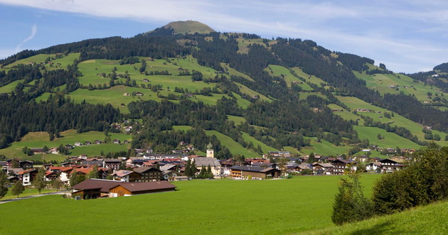 bajkovitiot-dom-na-ana-ivanovikj-vo-zhivopisno-avstrisko-selo-raskosh-od-400m2-foto-03.jpg