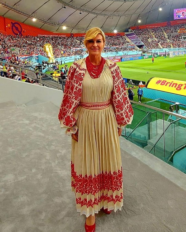 kolinda-grabar-kitarovikj-vo-narodna-nosija-retko-pojavuvanje-na-sestrata-na-luka-modrikj-najvpechatlivite-navivachi-na-hrvatska-vo-katar-foto-06.jpg