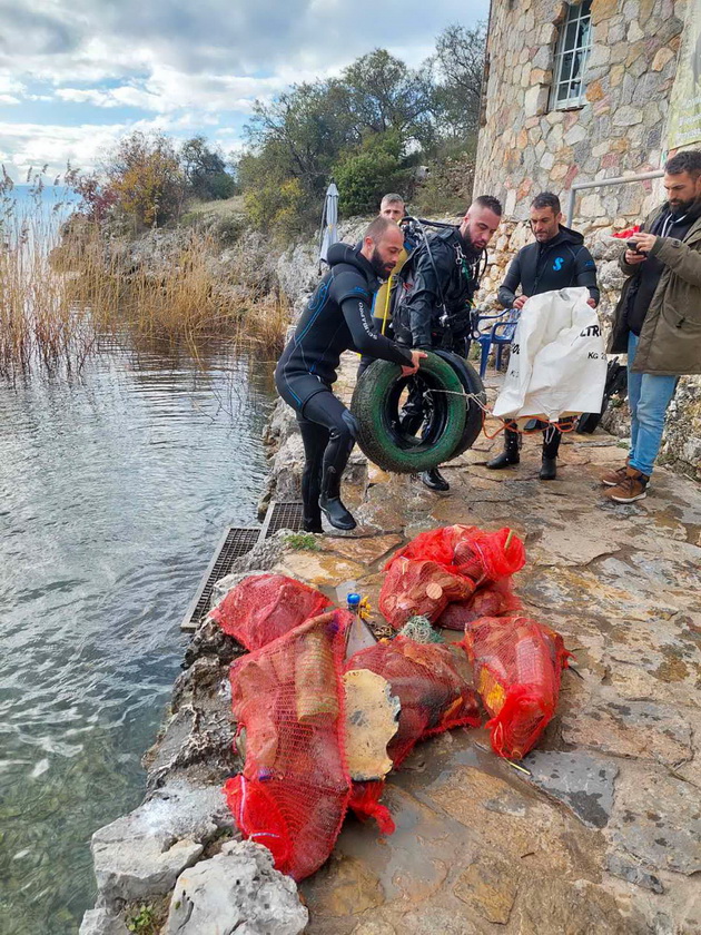 skopsko-pivarci-i-opshtinite-vo-zaednichka-akcija-ischistija-7-lokacii-okolu-ohridskoto-ezero-02.jpg