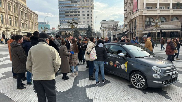 turneja-na-moonswatch-planetite-na-trkala-pristignaa-na-ploshtad-makedonija-vo-skopje-foto-01.jpg