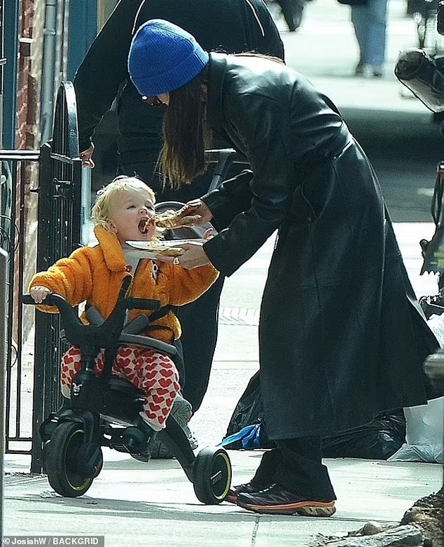 megan-markl-na-kafe-so-prijatelkite-silvester-stalone-pazari-vo-evtin-market-foto-dokazi-deka-i-dzvezdite-se-obichni-lugje-14.jpg