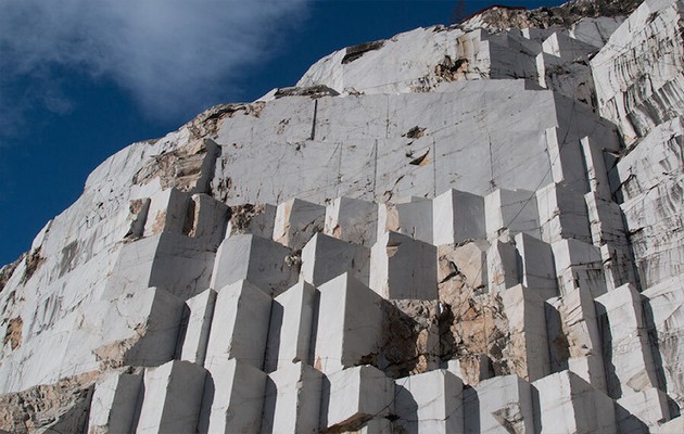 del-od-toskanskata-mermerna-planina-od-milijarda-dolari-i-vo-delata-na-rodin-i-mikelandzhelo-02.jpg