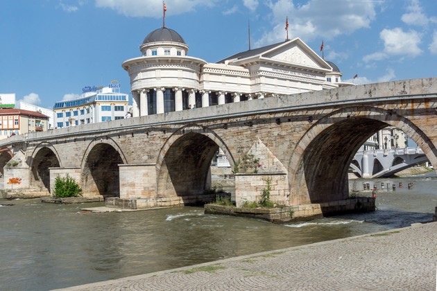 devojka-od-sad-so-loshi-impresii-za-skopje-divite-taksisti-naplakjaat-kolku-vo-los-andzheles-lugje-mi-svirea-od-avtomobilite-04.jpg