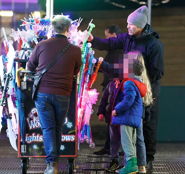 djejson-stejtam-na-luna-park-so-decata-adrijana-lima-bez-gram-shminka-foto-dokazi-deka-i-dzvezdite-se-obichni-lugje-26.jpg