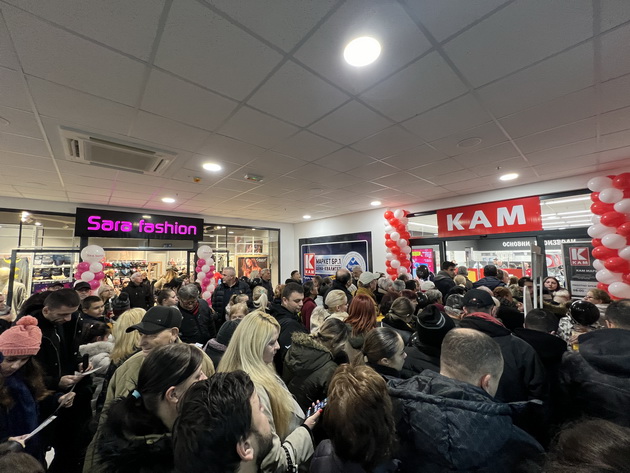 vo-noviot-k-mall-trgovski-centar-vo-gjorce-petrov-bozikjen-bazar-i-popusti-do-kraj-na-godinata-04.jpg