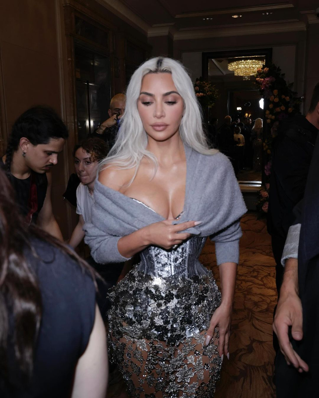 edvaj-dishe-edvaj-odi-shto-s-e-podgotvena-da-napravi-kim-kardashijan-za-da-bide-dzvezda-na-met-gala-07.jpg