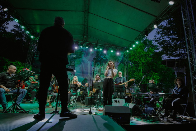 kameren-orkestar-iwconnect-del-od-nastanot-na-heineken-vo-gradski-park-skopje-10.jpg