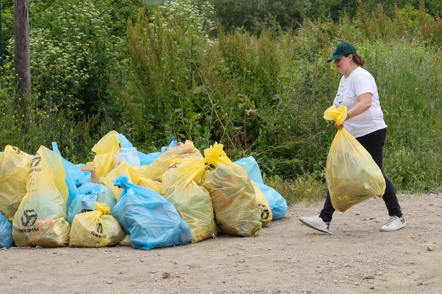 skopsko-ja-prodolzhuva-misijata-nasha-gordost-nasha-odgovornost-volonteri-influenseri-i-nurkachi-go-chistea-ohridskoto-ezero-i-krajbrezhjeto-05.jpg