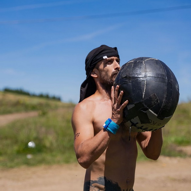 sinot-na-toni-mihajlovski-letoto-go-pominuva-vo-sportski-duh-najzabavnite-videa-od-negovite-podvizi-vo-teretana-08.jpg