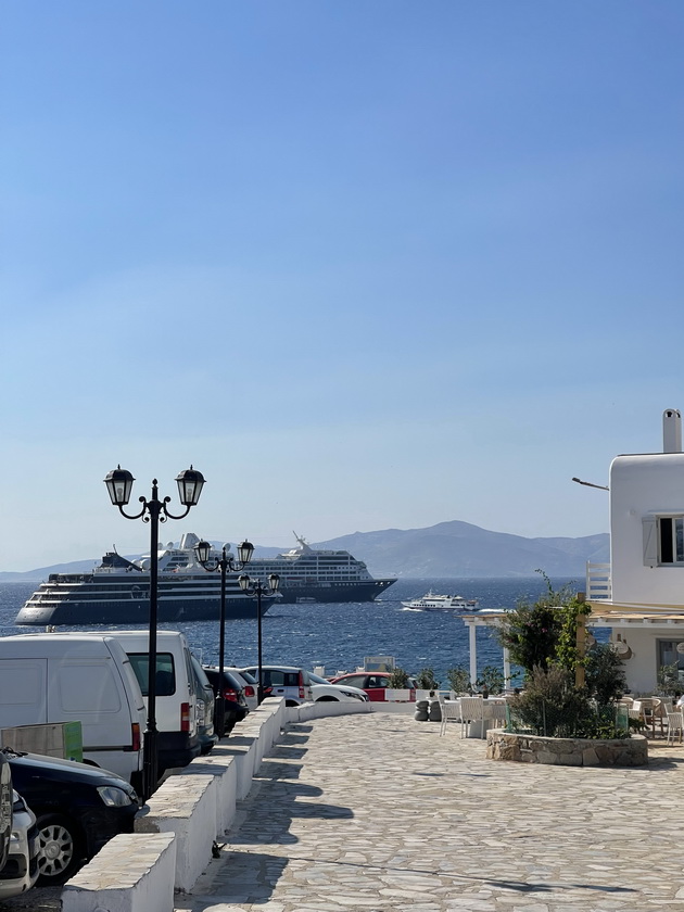 fotografot-badstef-letuvashe-na-mikonos-djin-tonik-e-od-25-nagore-a-najevtina-lezhalka-na-plazha-e-60-16.jpg