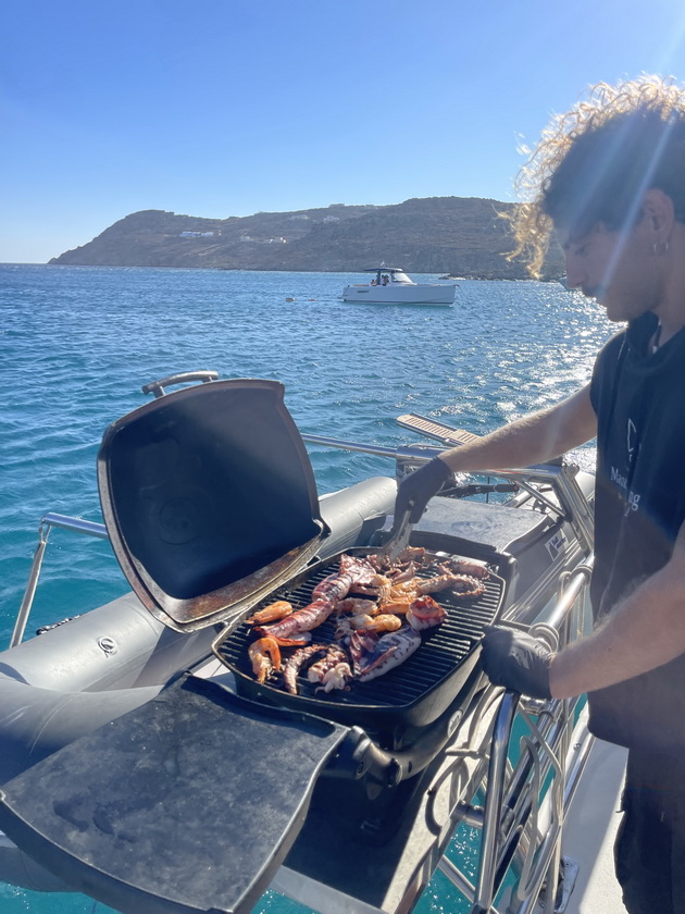 fotografot-badstef-letuvashe-na-mikonos-djin-tonik-e-od-25-nagore-a-najevtina-lezhalka-na-plazha-e-60-32.jpg