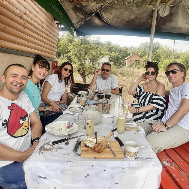 marjana-stanojkovska-i-dejan-lilikj-blesnaa-na-ohrid-fest-elena-najdoski-na-zhurka-na-mikonos-shto-pravat-makedonskite-dzvezdi-na-instagram-02_1.jpg