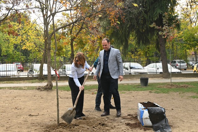 ljuben-lape-e-prvoto-osnovno-uchilishte-so-svoj-penziski-park-04.JPG