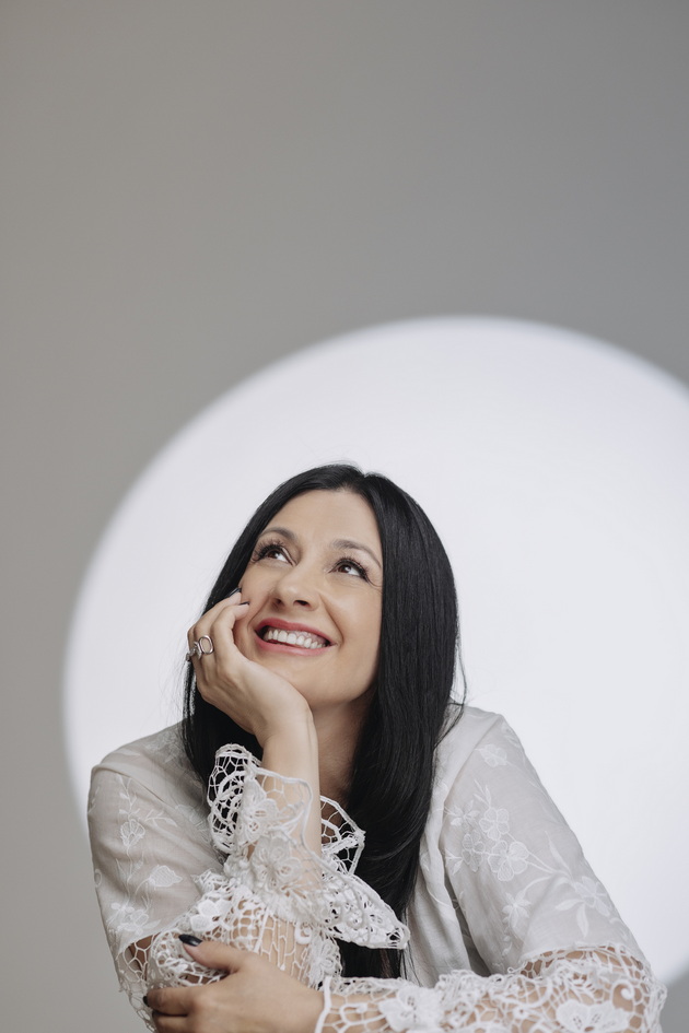 kaliopi-za-crnobelo-koga-sozdadov-svoe-semejstvo-sfativ-kolkava-zhrtva-pravele-moite-roditeli-za-mene-02_copy.jpg