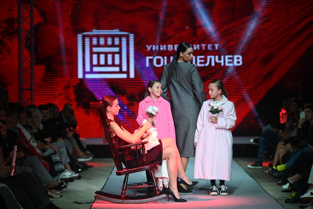 umetnichki-performans-i-dve-vpechatlivi-revii-na-zatvoranjeto-na-shtip-fashion-days-2024-foto-21.JPG