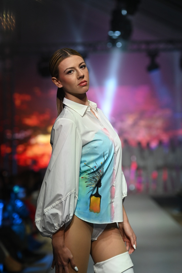 umetnichki-performans-i-dve-vpechatlivi-revii-na-zatvoranjeto-na-shtip-fashion-days-2024-foto-34.JPG