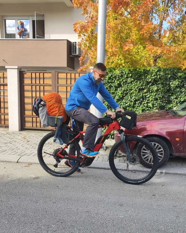 bojan-trajkovski-od-skopje-go-zameniv-avtomobilot-so-velosiped-shtedam-pari-i-pobrgu-stigam-10.jpg