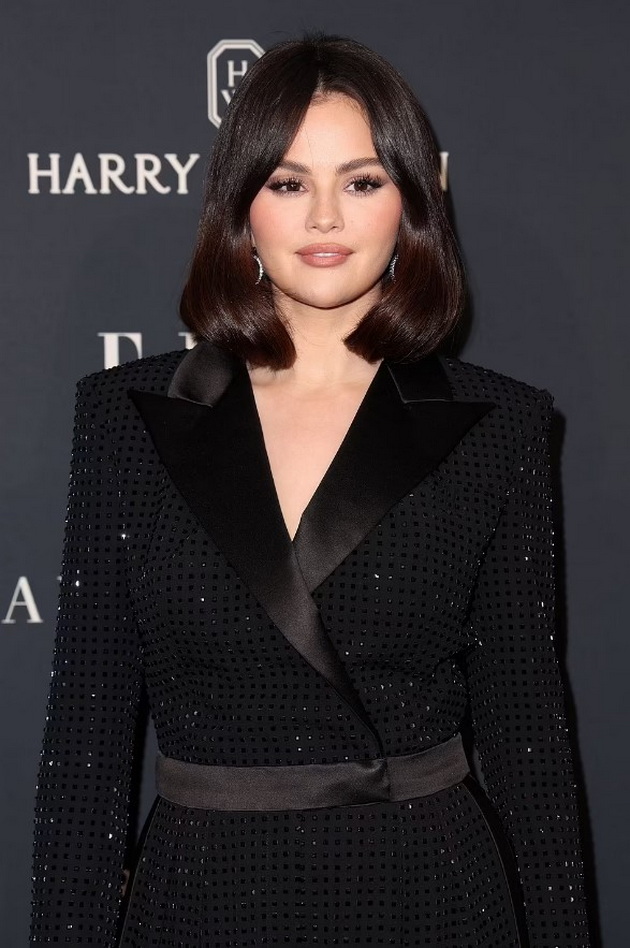 demi-mur-seksapilna-na-62-selena-gomez-sovrsheno-gi-nosi-kilogramite-najdobro-oblechenite-na-elle-s-women-10.jpg