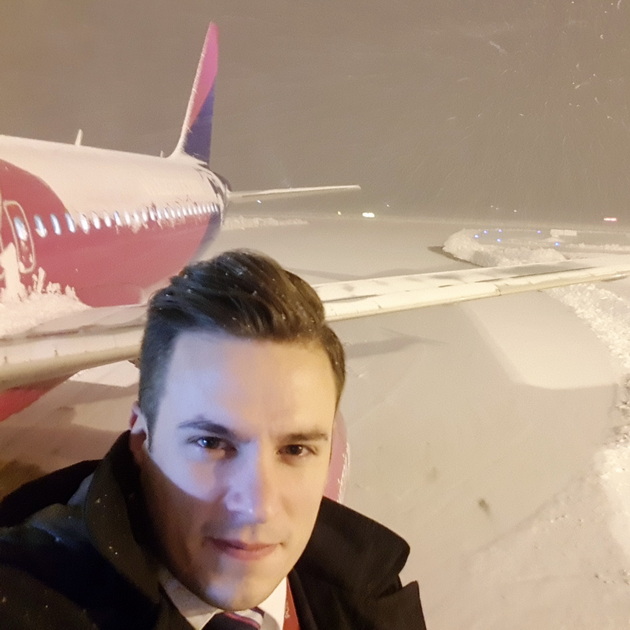 filip-todorovski-kapetan-pilot-vo-wizz-air-kapetanot-ja-ima-i-najgolemata-odgovornost-za-bezbednosta-na-avionot-17.jpg