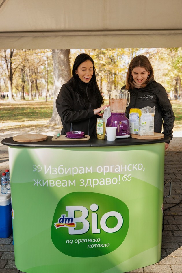 gragjanite-vozea-velosipedi-i-iscrtaa-mustakj-za-podiganje-na-svesta-za-mashkoto-zdravje-na-golemiot-nastan-na-dm-drogerie-markt-07.JPG