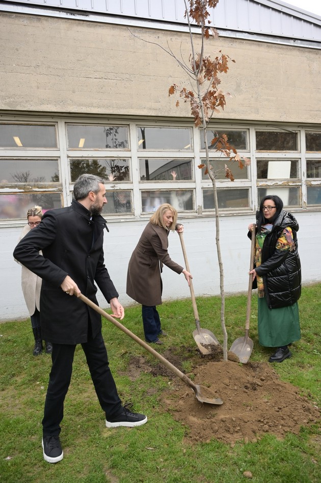 johan-hajnrih-pestaloci-e-domakjin-na-14-tiot-penziski-park-vo-ramki-na-kampanjata-zasadi-zhelba-03.JPG