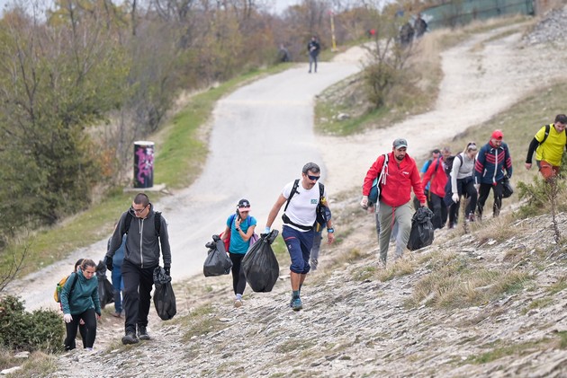 uspeshna-eko-chistka-na-vodno-so-vivax-sobrani-se-povekje-od-100-vrekji-otpad-05.JPG