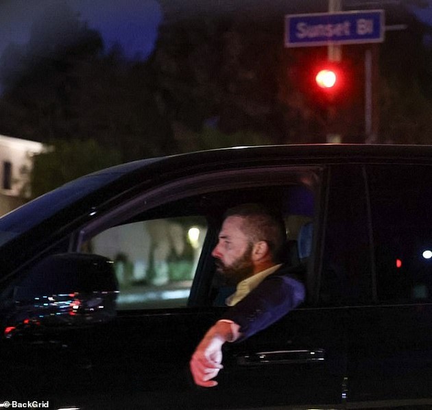 bogati-i-slavni-lichnosti-begaat-od-pozharite-vo-los-andzheles-gorat-luksuzni-kukji-iljadnici-lugje-evakuirani-foto-video-10.JPG