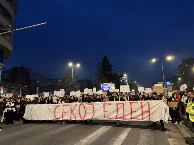 triminuten-molk-za-frosina-na-partizanska-tolpa-narod-izleze-na-deneshniot-protest-vo-potraga-po-pravda-15.jpg