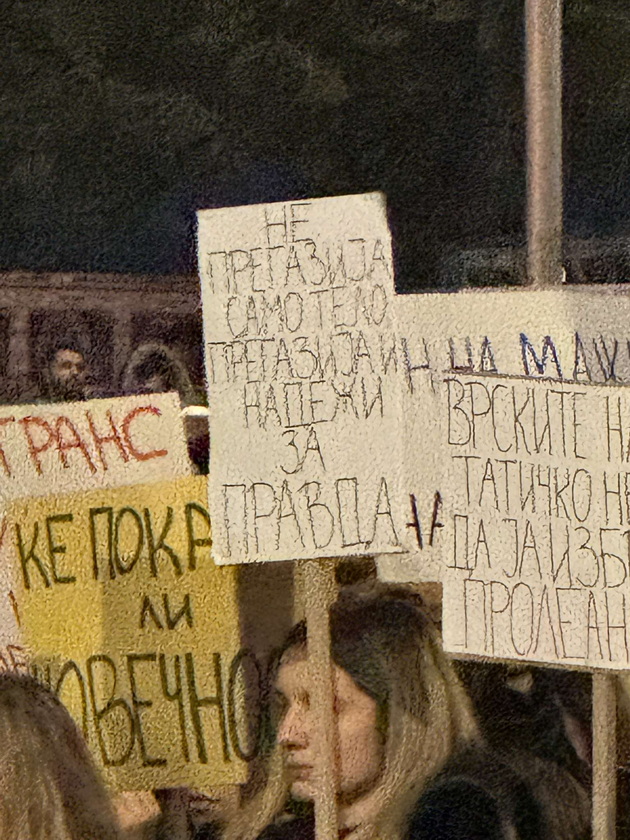 triminuten-molk-za-frosina-na-partizanska-tolpa-narod-izleze-na-deneshniot-protest-vo-potraga-po-pravda-17_copy.jpg