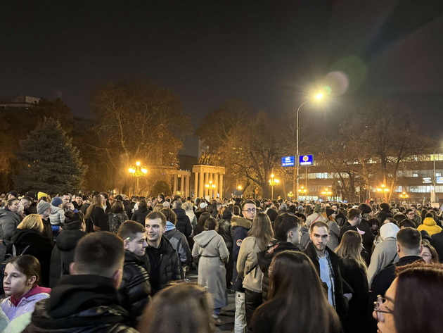 triminuten-molk-za-frosina-na-partizanska-tolpa-narod-izleze-na-deneshniot-protest-vo-potraga-po-pravda-23.jpg