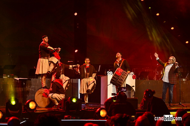 tino-tancuvashe-kako-tramp-japonecot-kotecu-rasturi-na-scena-kako-si-pominavme-na-zlatna-bubamara-25-119.JPG