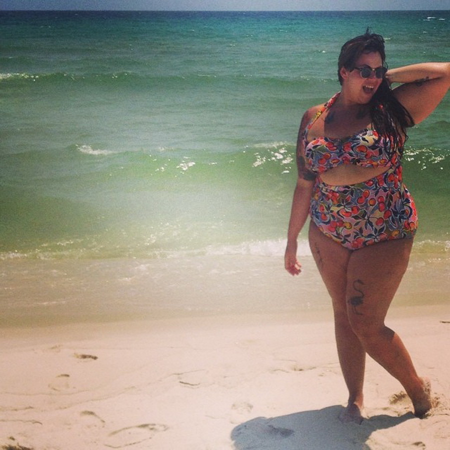 Фото толстых женщин на пляже