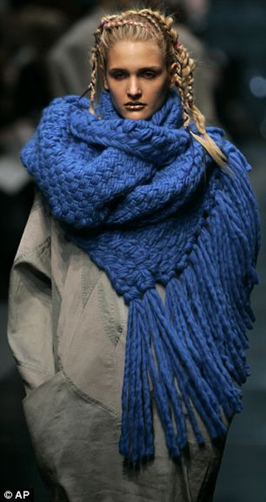 Вязаные шарфы с подиума
