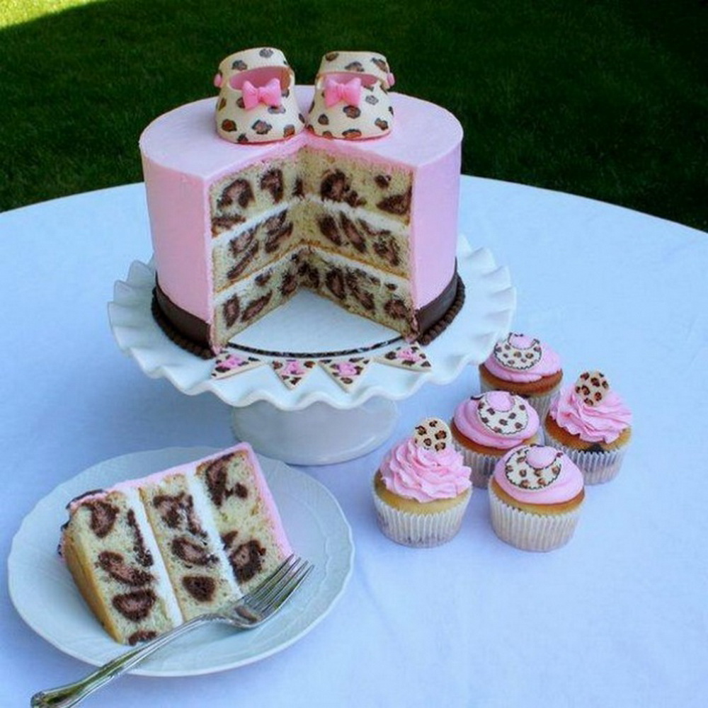 Детский торт и маленькие мини тортики